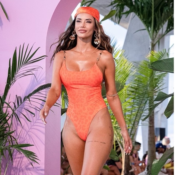 NEW PrettyLittleThing Orange Leopard Print Gold Chain Strap One Piece Size US 24 - Picture 1 of 10